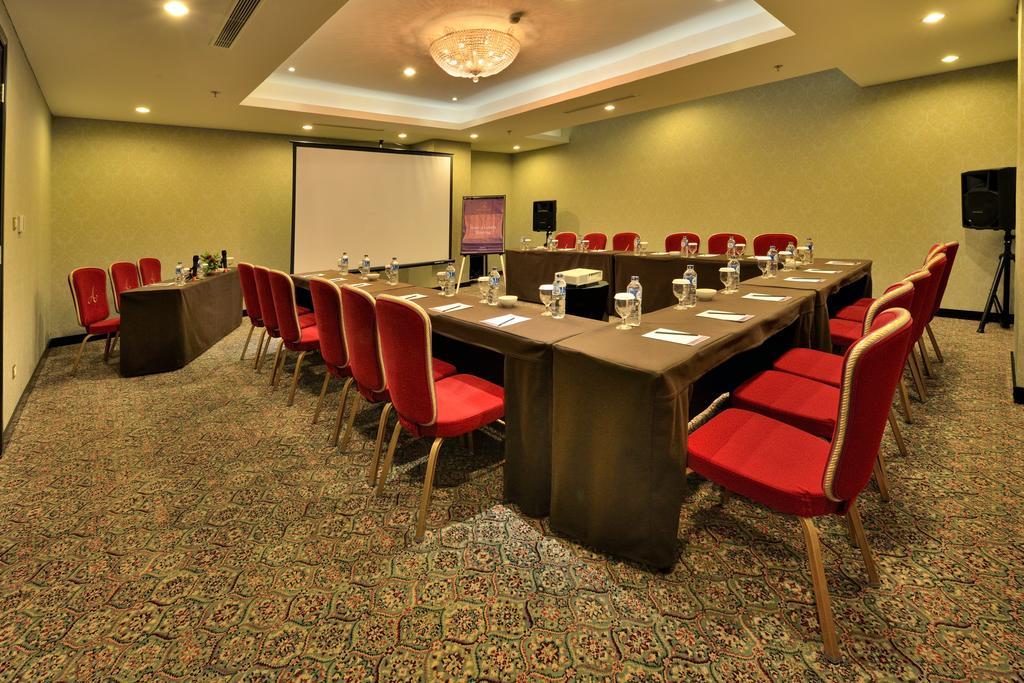Amaroossa Grande Hotel Bekasi Exterior photo