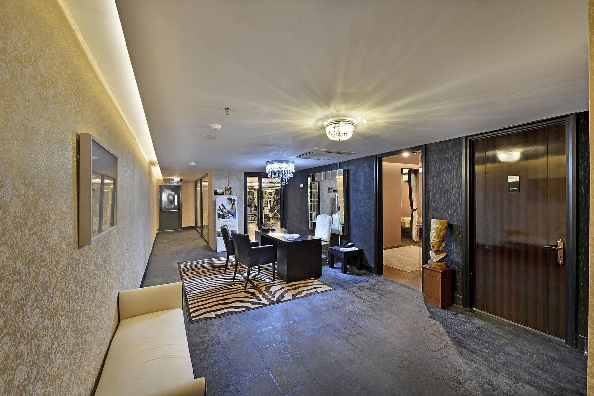 Amaroossa Grande Hotel Bekasi Exterior photo