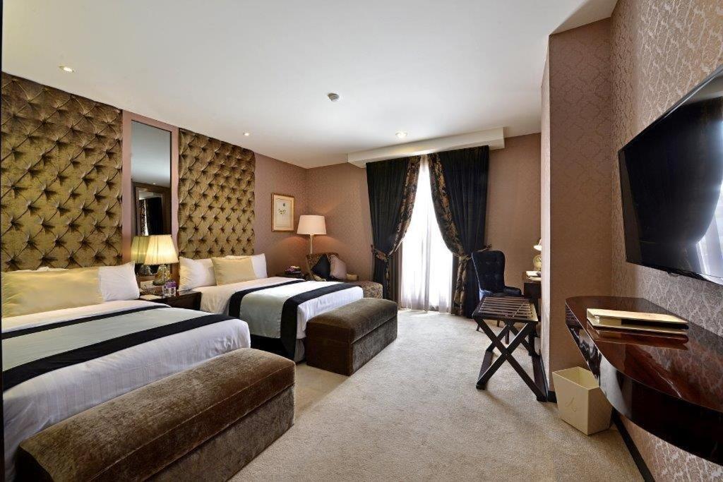 Amaroossa Grande Hotel Bekasi Exterior photo